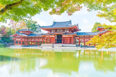 Güzel mimari Byodo içinde Kyoto tapınakta.