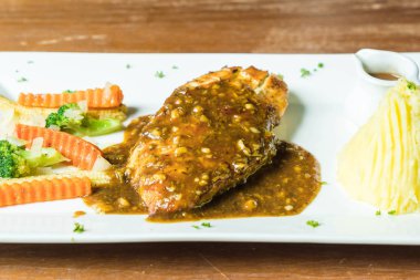 tavuk biftek patates püresi ile