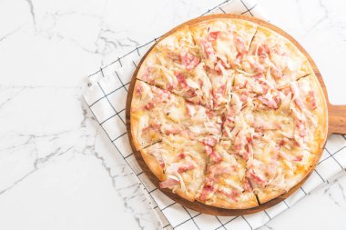 Tarte flambe pizza 