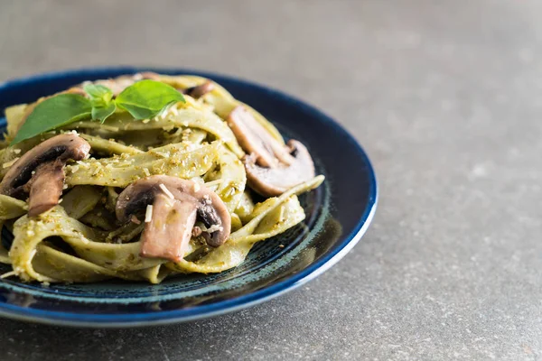 Mantarlı ıspanak fettuccine