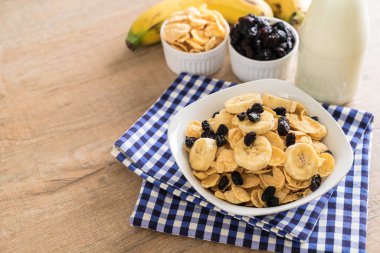 muz, Kuru üzüm ve süt ile tahıl 