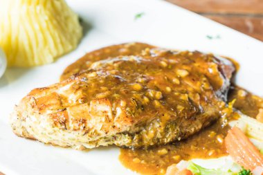 tavuk biftek patates püresi ile