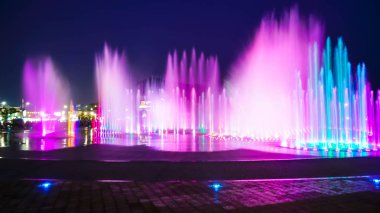 Bulanık çeşme göstermek Dadaepo Busan içinde aydınlatma ile, 