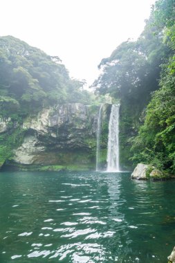 Jeju adasında Cheonjiyeon şelaleler