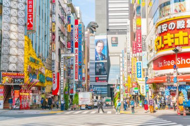 Tokyo, Japonya - 2016 Kasım 17: Shinjuku Tokyo'nın busine biridir