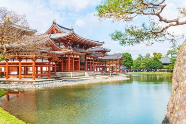 Güzel mimari Byodo içinde Kyoto tapınakta.