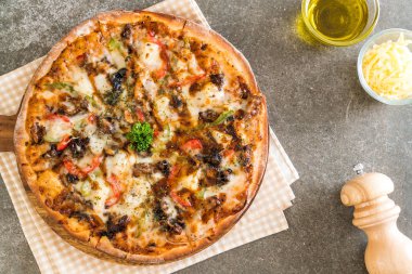 Barbekü domuz eti pizza