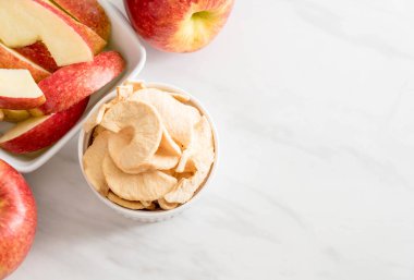 Kurutulmuş elma cips