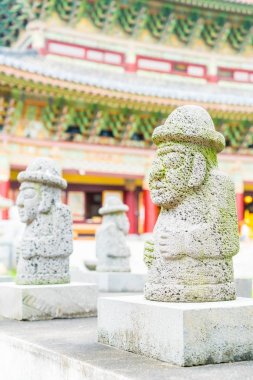 Jeju Adası Yakcheonsa tapınağında DOL Harubang