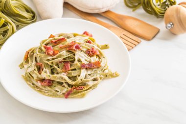 ıspanak fettuccini makarna pastırma ile