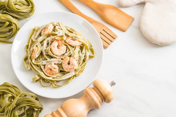 Karidesli ıspanak fettuccini makarna