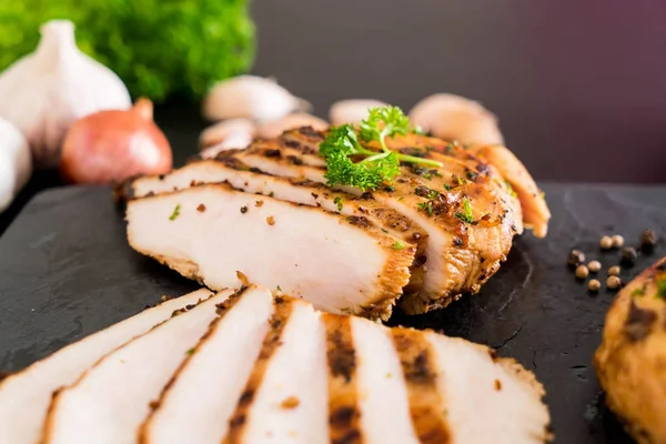 Izgara tavuk filetosu. 