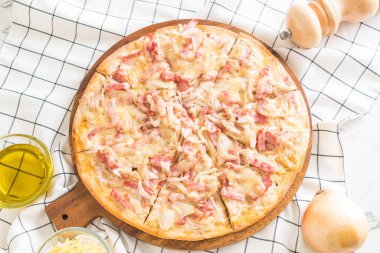 Tarte flambe pizza 