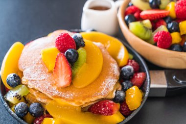 mix meyve ile gözleme