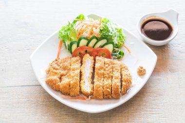 sebze soslu kızarmış pirzola domuz eti