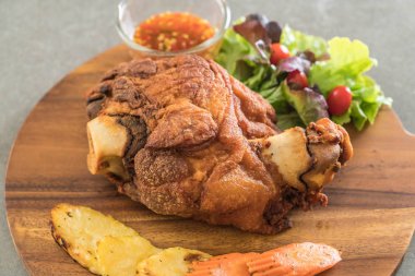 Gevrek domuz knuckle veya Alman domuz Hocks