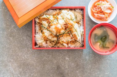 karides tempura kutusunu küme 