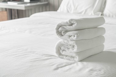 Yatak Dekorasyon yatak odası iç beyaz havlu 