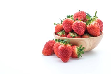 beyaz üzerine taze çilek