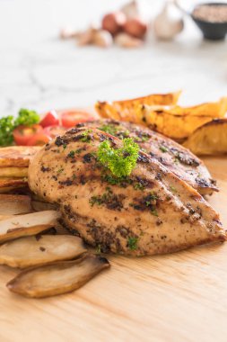 Sebzeli ızgara tavuk biftek 