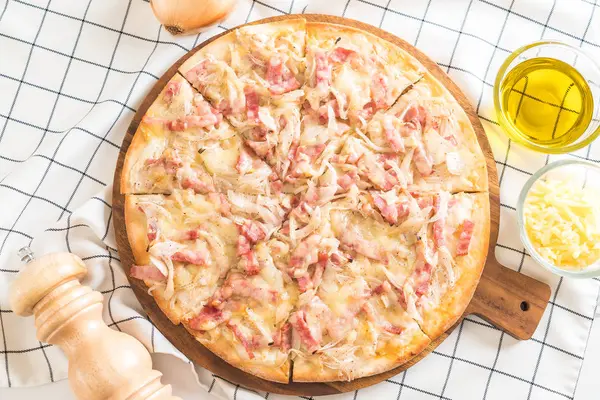Tarte flambe pizza 