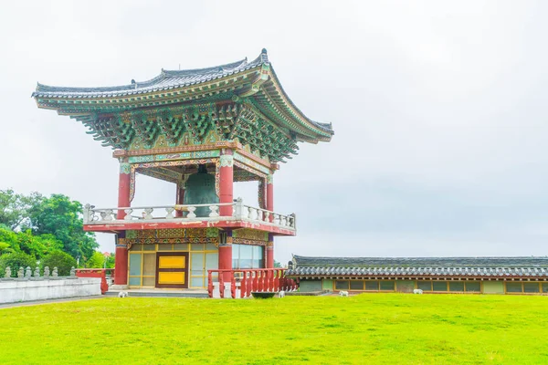 Tempio di Yakcheonsa nell'isola di Jeju, Corea del Sud — Foto Stock