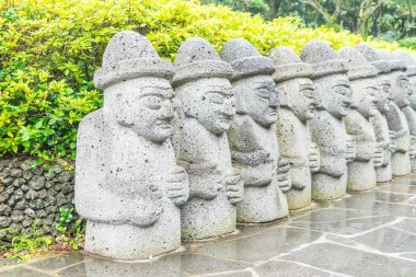 Dol hareubang, Cheonjiyeon Şelalesi'nde Bahçe park