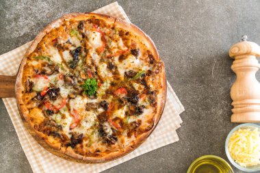 Barbekü domuz eti pizza