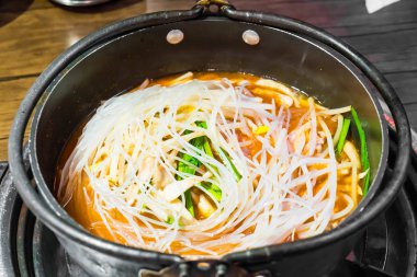 Kore erişte ve baharatlı çorba