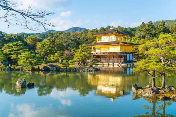 Bella architettura al Tempio Kinkakuji (Il Padiglione d'Oro ) — Foto Stock