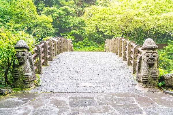 Dol hareuban Köprüsü Cheonjiyeon Falls