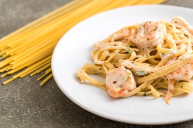 karides ile Fettuccini makarna