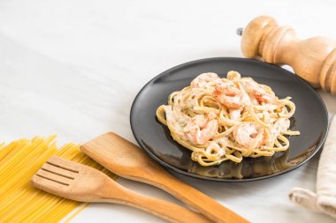 karides ile Fettuccini makarna