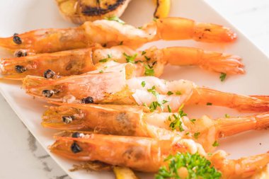 gebakken garnalen met knoflook 