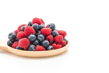 taze yaban mersini ve rasberry beyaz