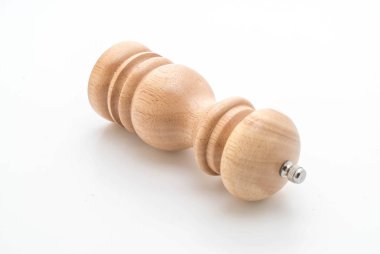 beyaz üzerine karabiber değirmeni