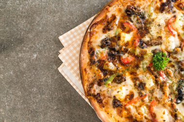 Barbekü domuz eti pizza