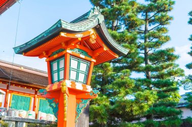 Güzel mimari Fushimiinari Taisha Shrinetemple Kyoto