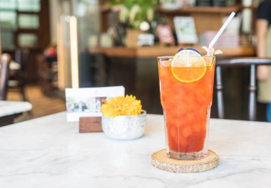 Limonlu buzlu çay bardak