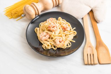 karides ile Fettuccini makarna