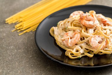 karides ile Fettuccini makarna