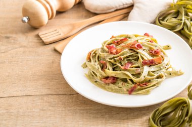 ıspanak fettuccini makarna pastırma ile