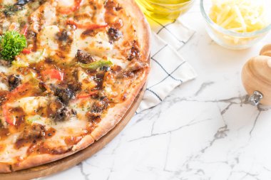 Barbekü domuz eti pizza