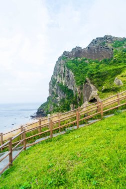 Songaksan dağın Jeju Adası.