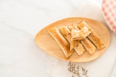 turta kurutulmuş rendelenmiş domuz ile sopa