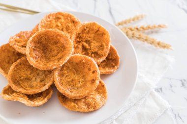 kurutulmuş rendelenmiş domuz etinin pirinç kraker