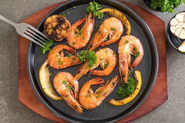 gebakken garnalen met knoflook 