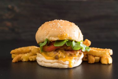 Ev yapımı taze lezzetli burger Close-Up 