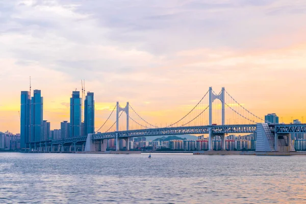 Gwangan brug in de stad Busan, Zuid-Korea. — Stockfoto