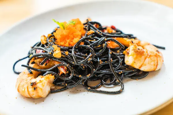 siyah spagetti karides